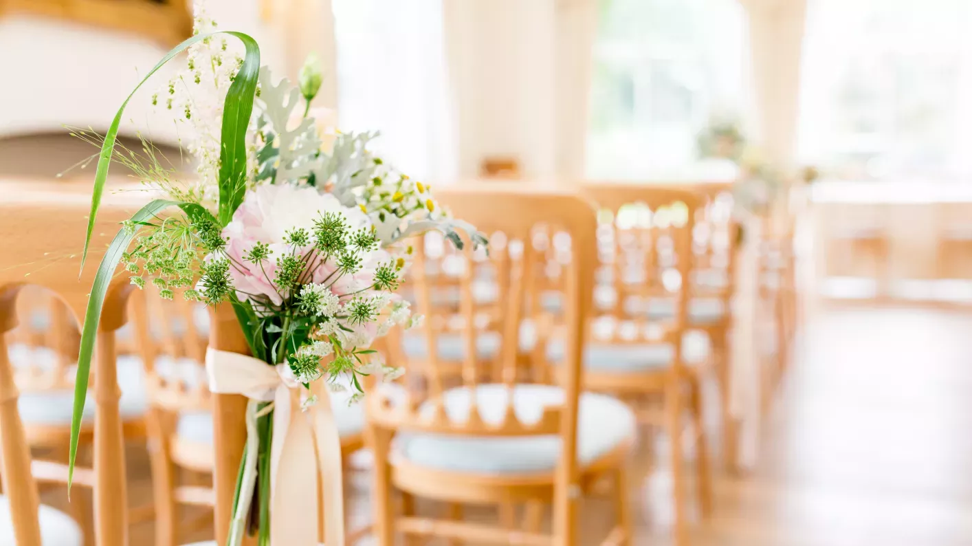 Cambridge cottage wedding © James & Kerrie Photography