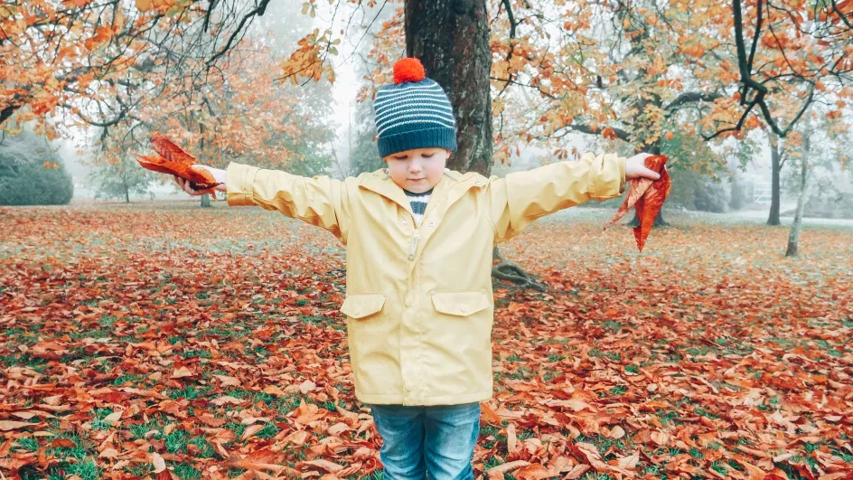 Child playing at Wakehurst in Autumn © Megan Laver