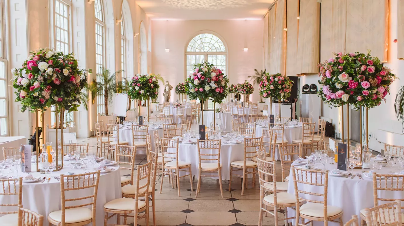Classic wedding at Kew Gardens © Priya Rikin