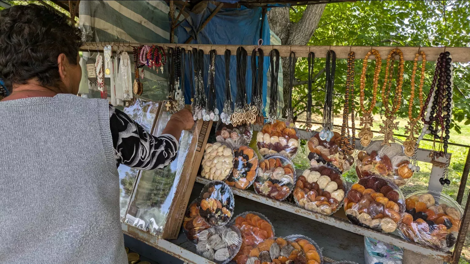 Nuts and dried fruits on a market stall, Lydia Shellien-Walker © RBG Kew A person looking at a full stocked food market stall